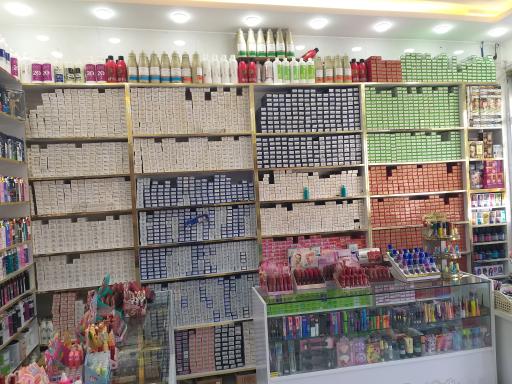 عکس فروشگاه رژگونه 