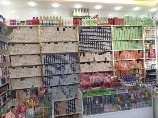 عکس فروشگاه رژگونه 