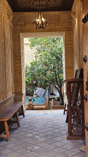 عکس عمارت گلبهاری