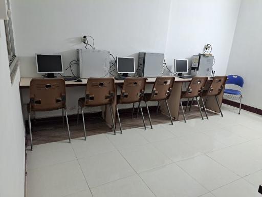 عکس آموزشگاه کامپیوتر و تعمیرات موبایل افزون