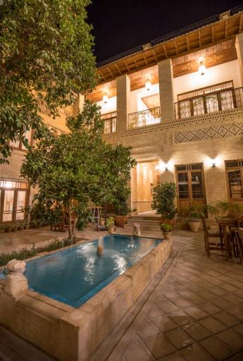 عکس عمارت گلبهاری