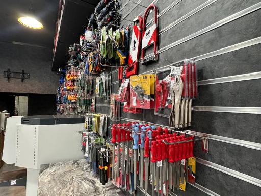 عکس فروشگاه رنگ و ابزار فرشید