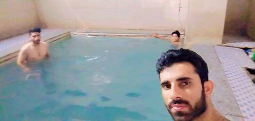 عکس چشمه آبگرم معدنی گور