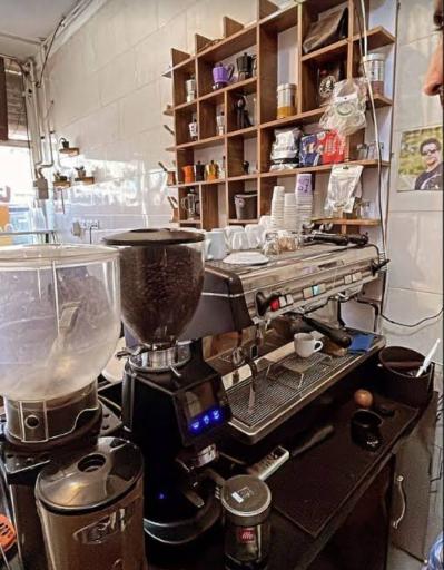 عکس کافه فست فود روبوستا