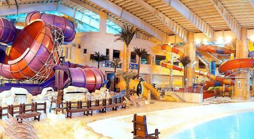 عکس پارکینگ سرزمین موجهای ابی