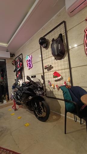 عکس کافه موتور بانی