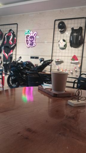 عکس کافه موتور بانی