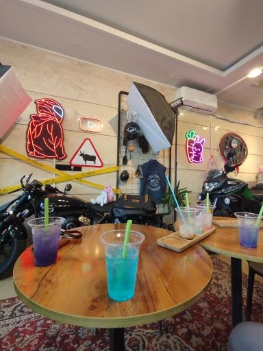 عکس کافه موتور بانی