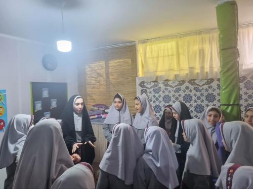 عکس ادبستان دخترانه آیین دانش 