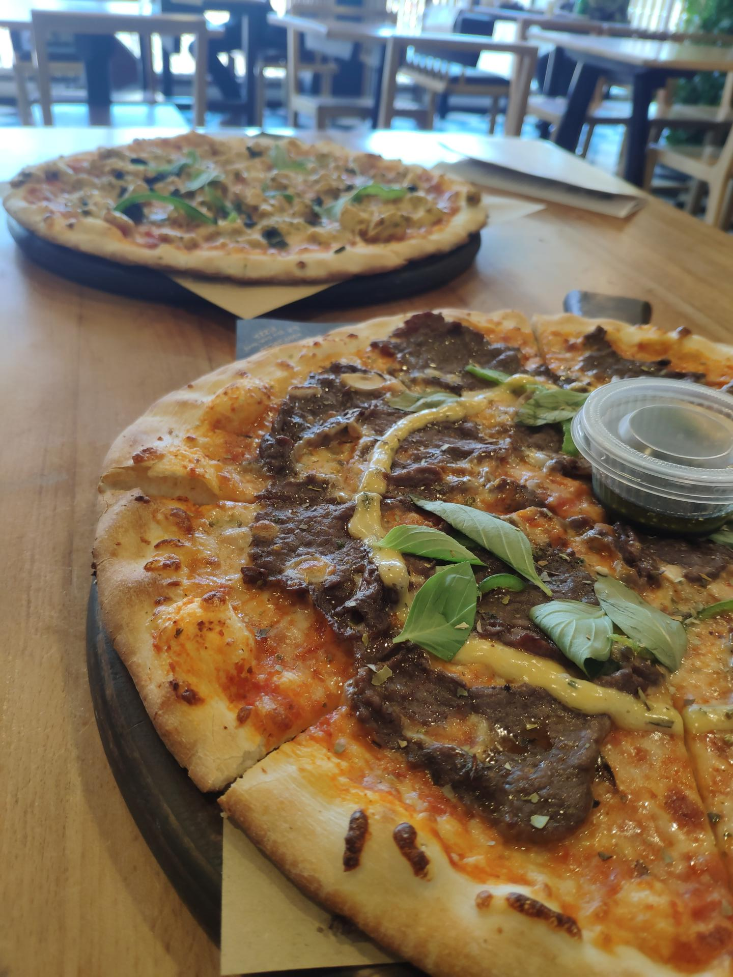 عکس پیتزا ناپل شعبه پشت مله