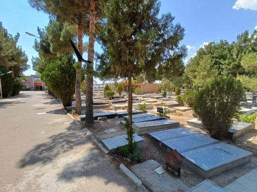 عکس آرامستان شهر بسطام