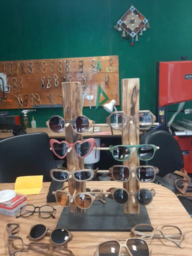 عکس عینک چوبی فوژان