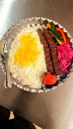 عکس تهیه غذای یاس
