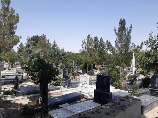 عکس آرامستان شهر بسطام