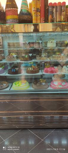 عکس شیرینی آزاده