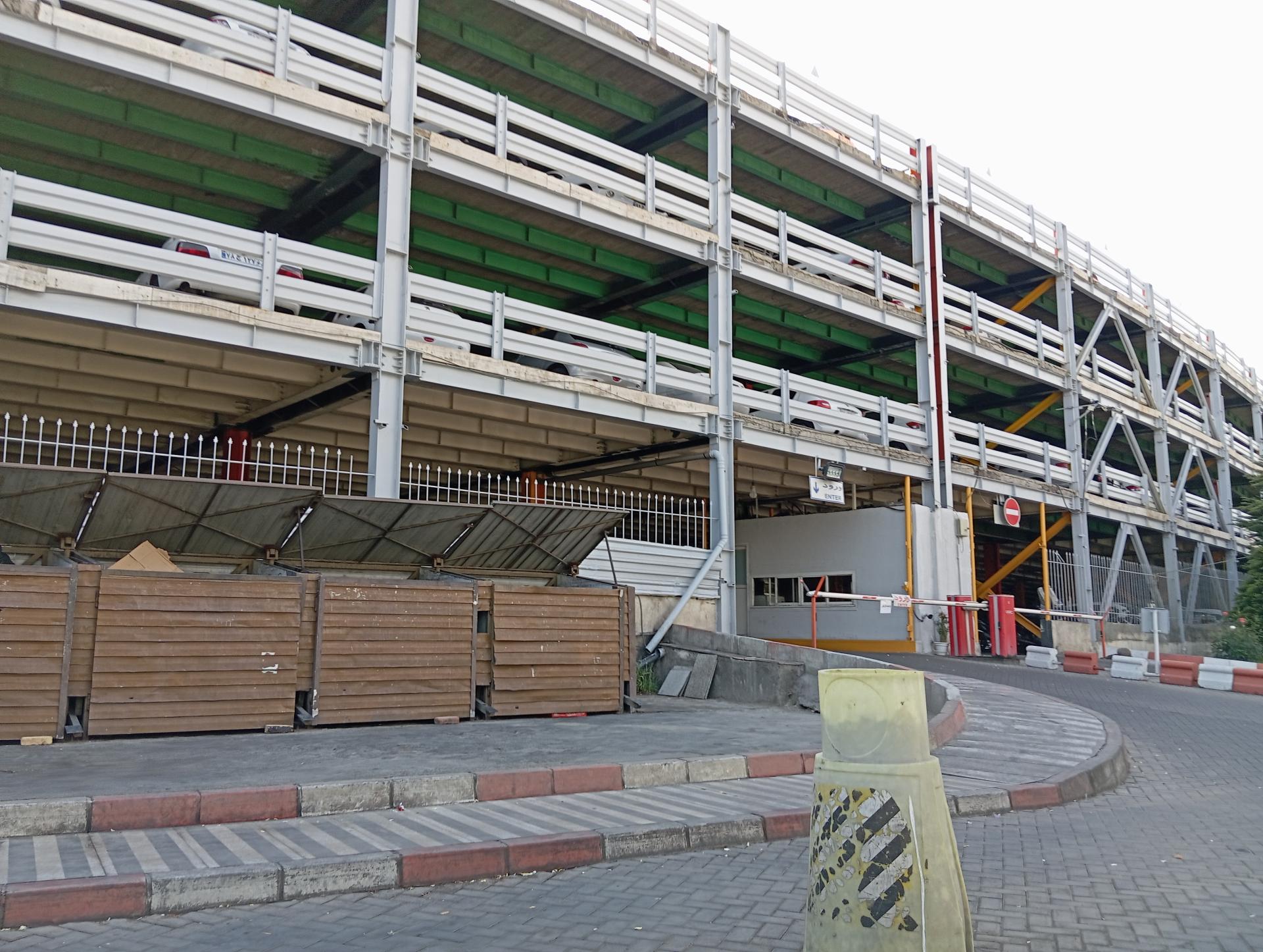 عکس پارکینگ کرو مهرآباد