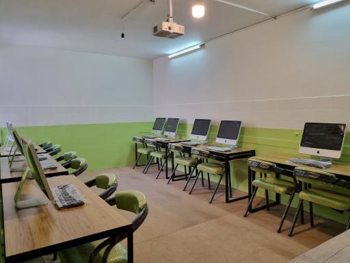 عکس هنرستان هوشمندان فردا