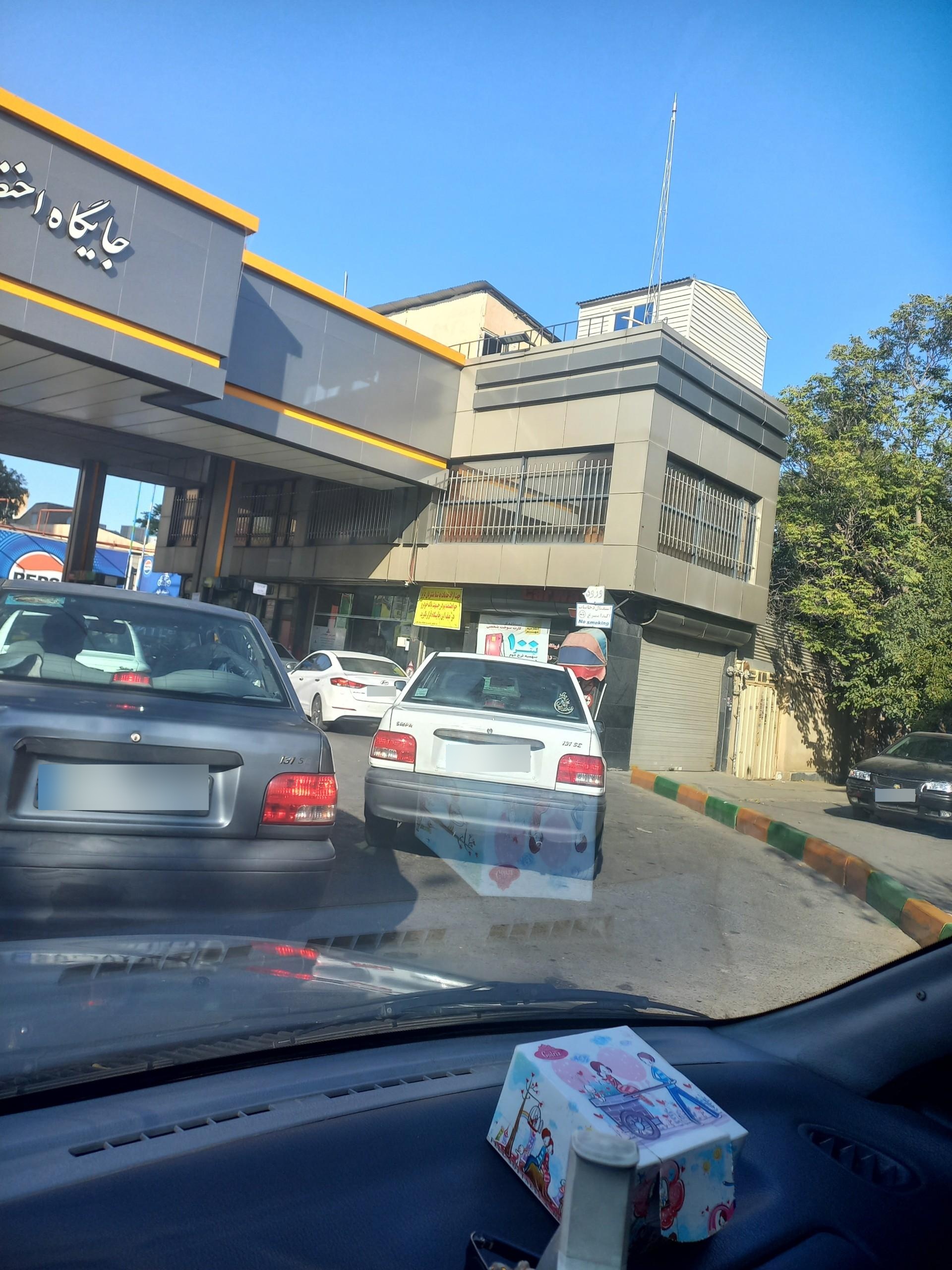 عکس پمپ بنزین ۱۴۵ فخار