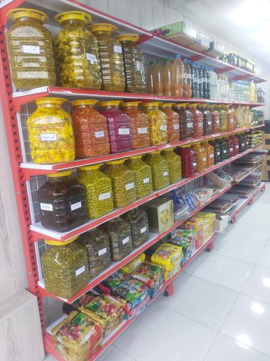 عکس عمده فروشی ترشیجات پاکارزاده