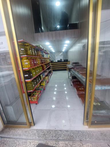 عکس عمده فروشی ترشیجات پاکارزاده