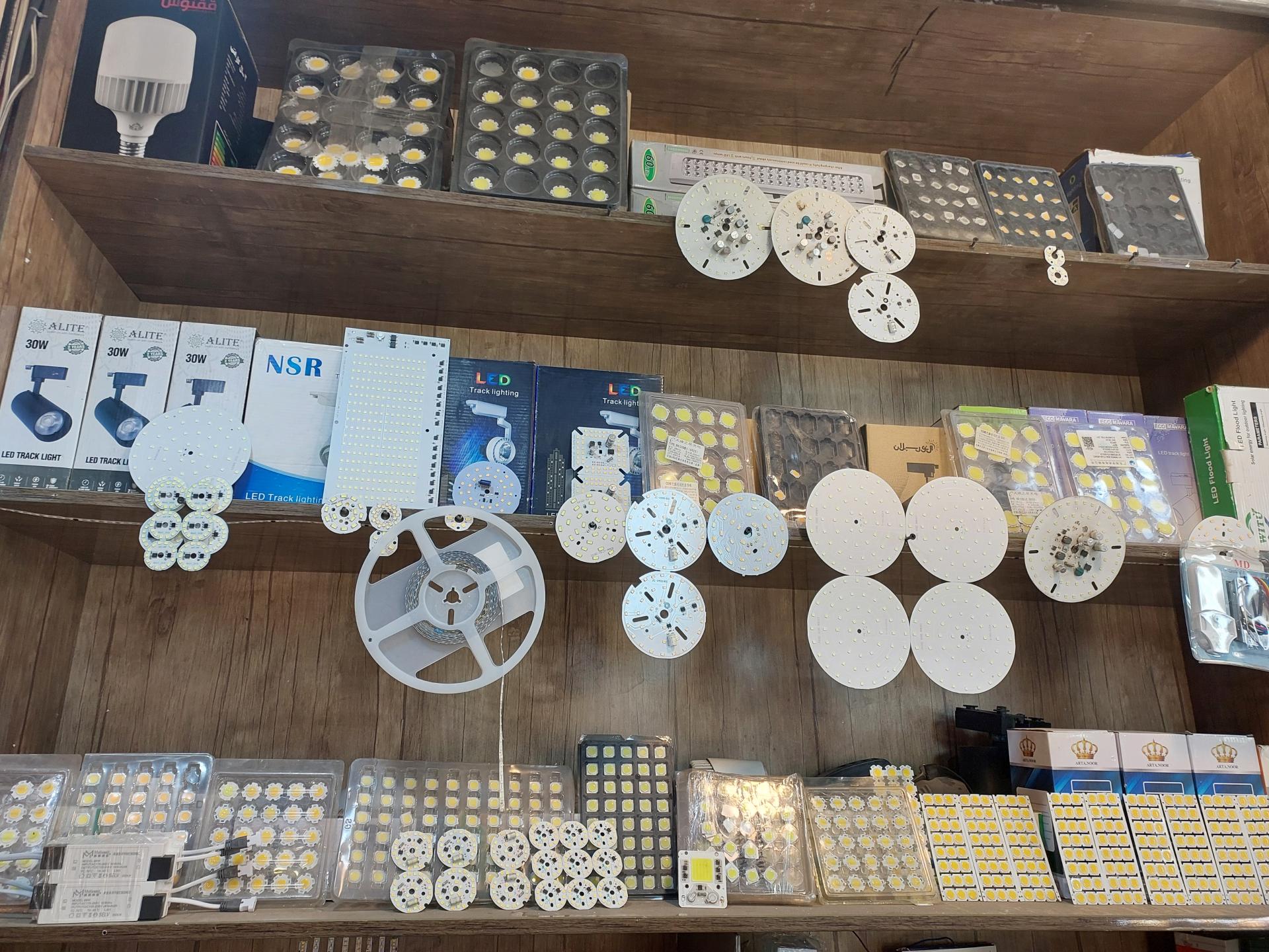 عکس تعمیرات لامپ حجت