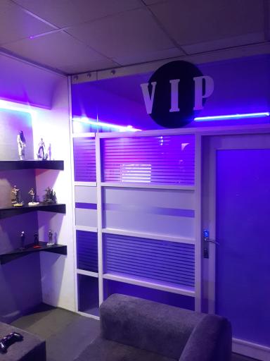 عکس کافه گیم یونیورس