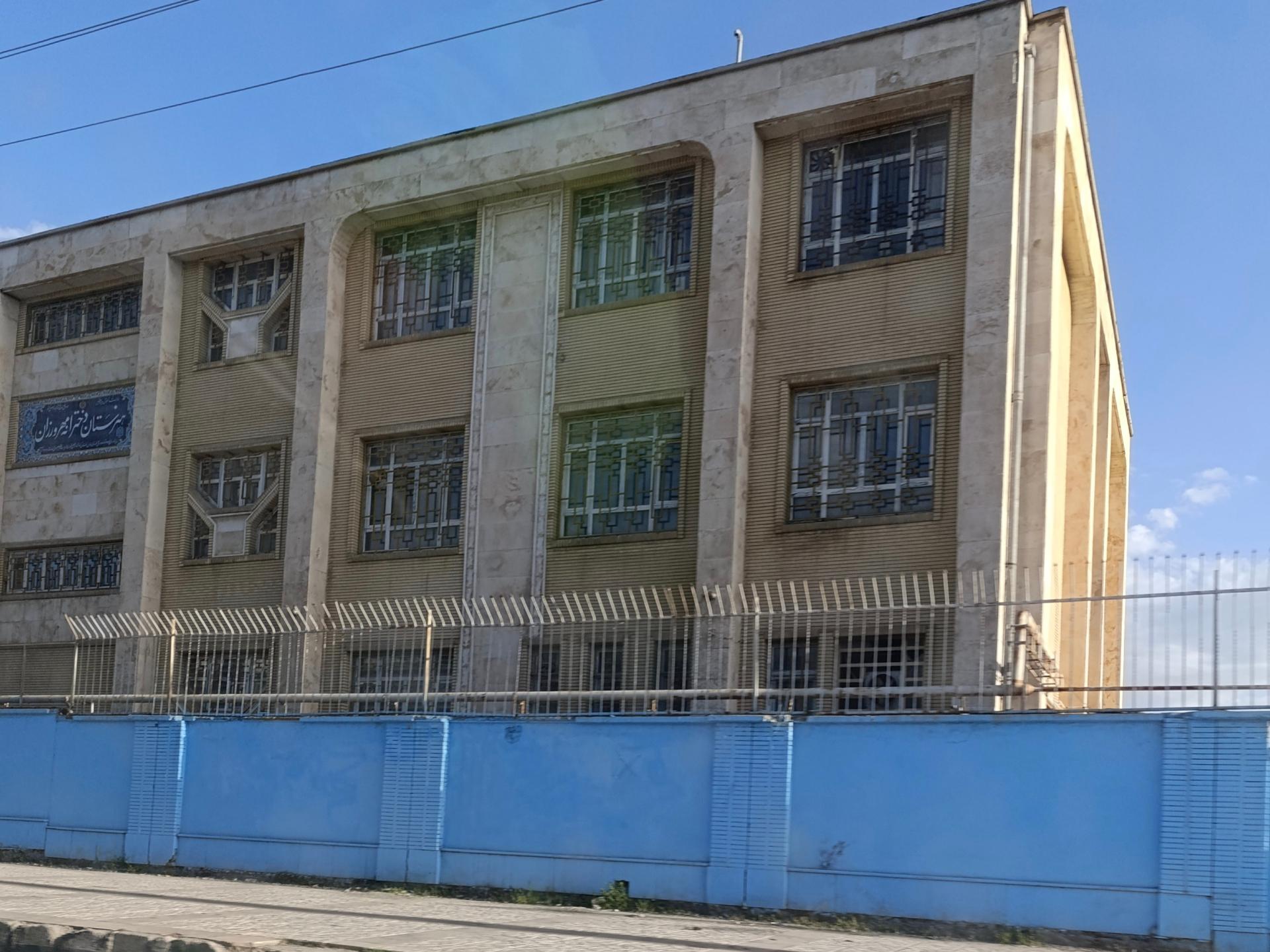 عکس هنرستان دخترانه مهرورزان