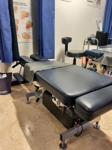 عکس مطب متخصص پزشکی ورزشی کامران