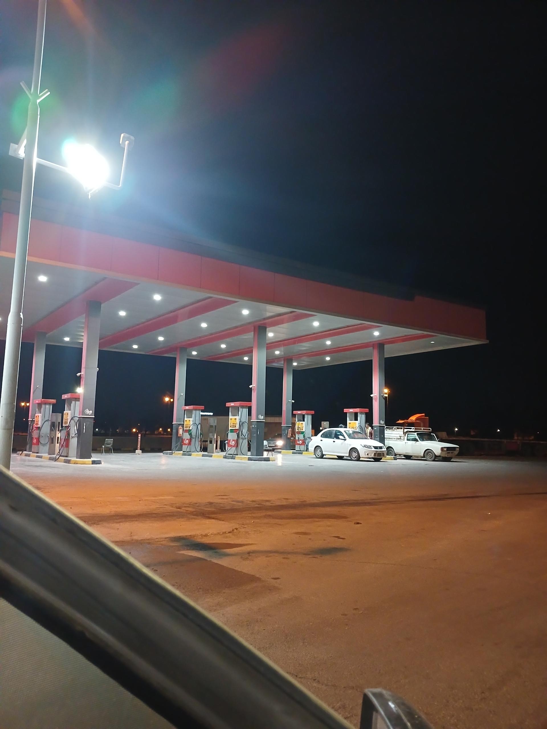 عکس جایگاه سوخت بنزین و گازوئیل سپاهان ولی عصر