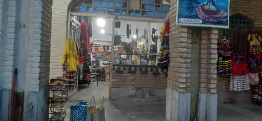 عکس بازار بزرگ امامزاده هاشم