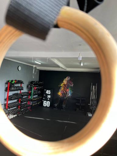 عکس باشگاه کراسفیت آبان