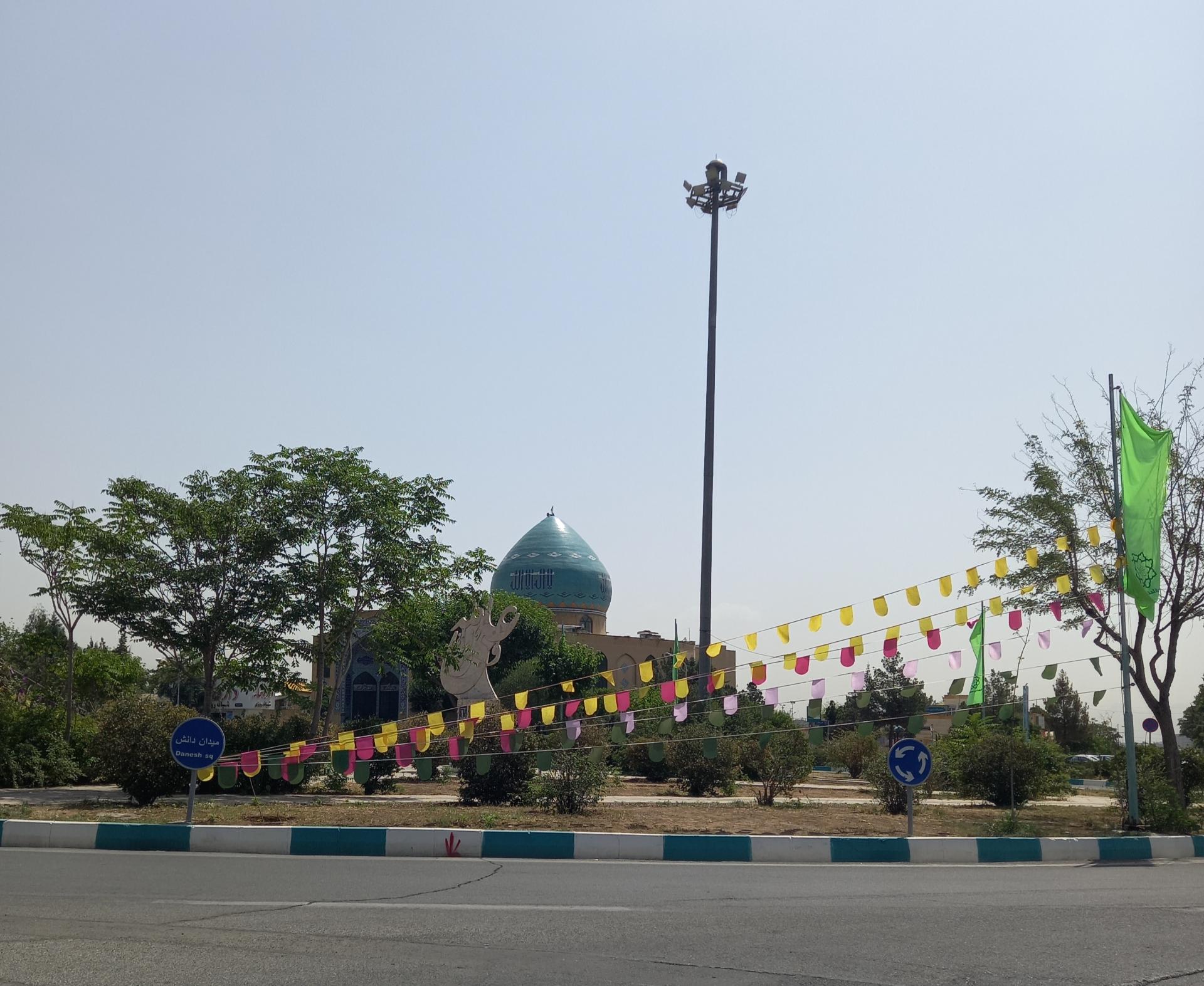 عکس میدان دانش