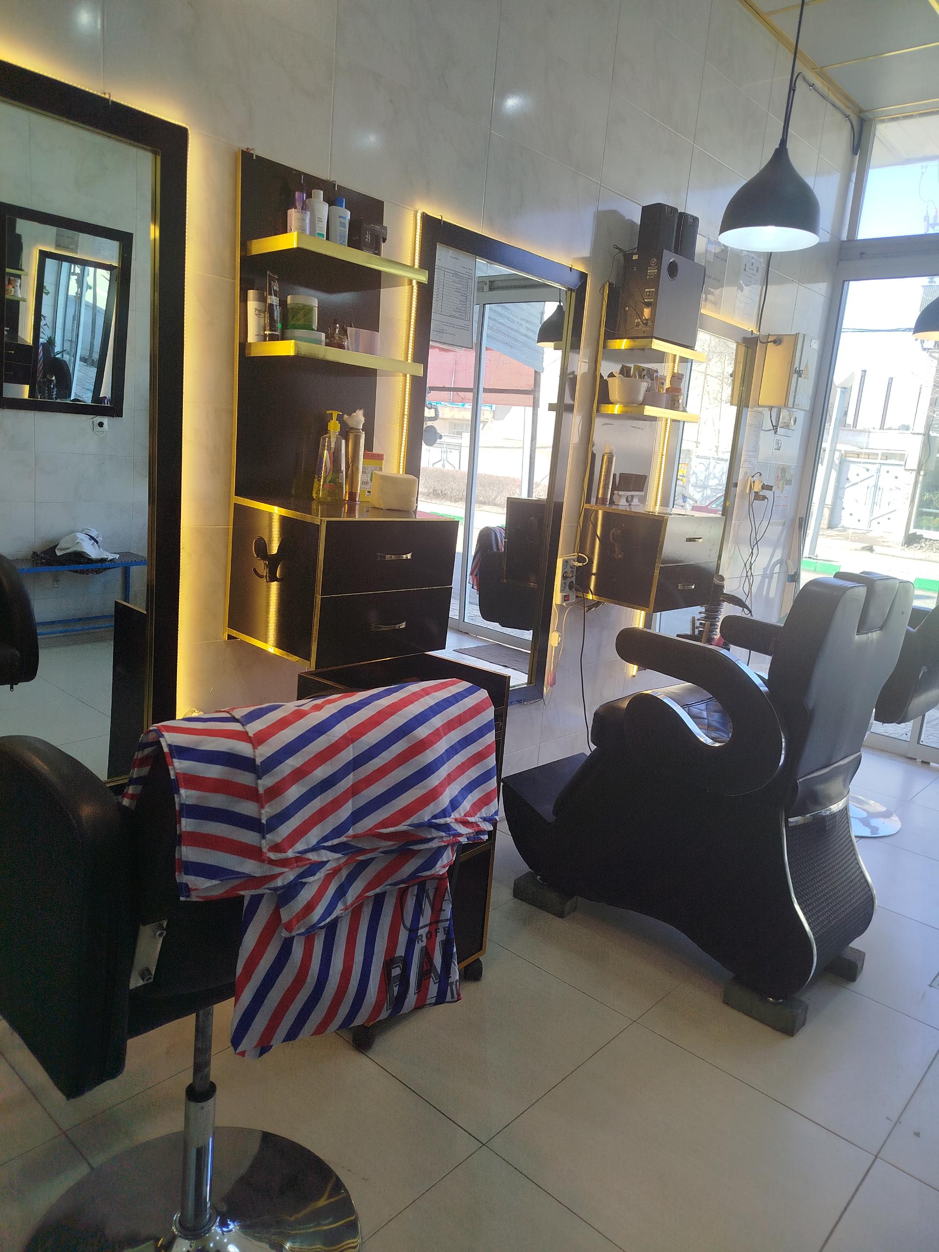 عکس سالن تخصصی پیرایش مردانه آذران 