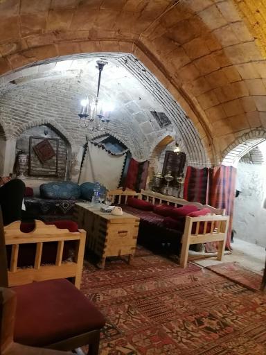 عکس عمارت کیوان اقامتگاه بومگردی چهار نقش