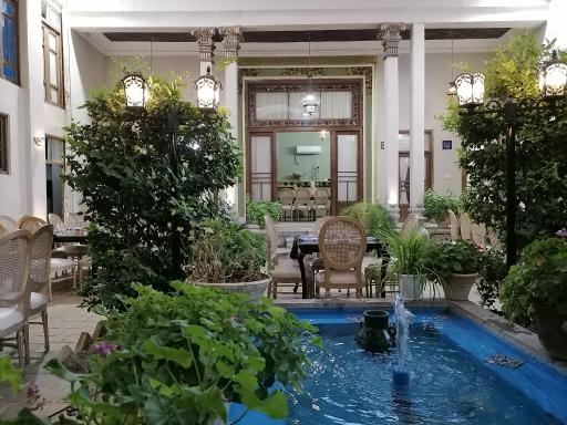 عکس عمارت کیوان اقامتگاه بومگردی چهار نقش