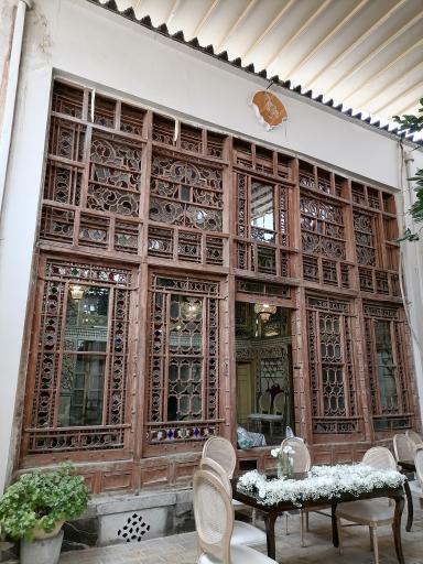 عکس عمارت کیوان اقامتگاه بومگردی چهار نقش