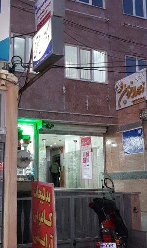 عکس شنوایی سنجی و تجویز سمعک طنین