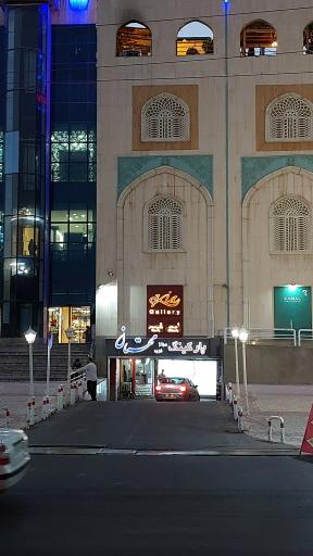 عکس پارکینگ مرکز خرید مهستان