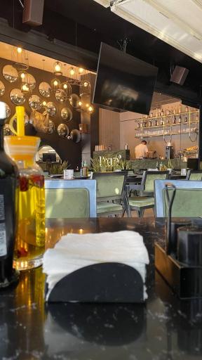 عکس کافه رستوران ایتالیایی لاین‌آپ