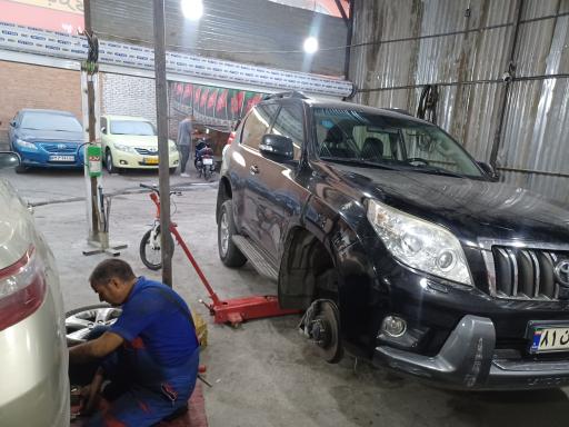 عکس تعمیرگاه تخصصی اتومبیل دوستان