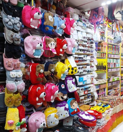 عکس فروشگاه کیف و کلاه بایرام نژاد