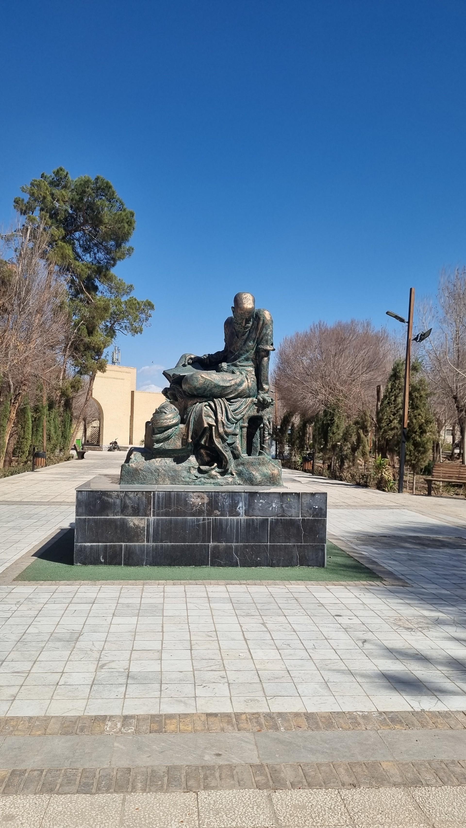 عکس یادمان وحشی بافقی