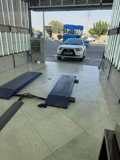 عکس کارشناسی خودرو و تشخیص رنگ دهقان 