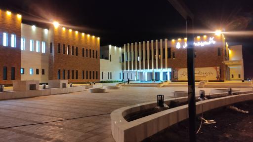 عکس دانشکده ادبیات و علوم انسانی