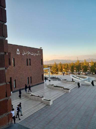 عکس دانشکده ادبیات و علوم انسانی