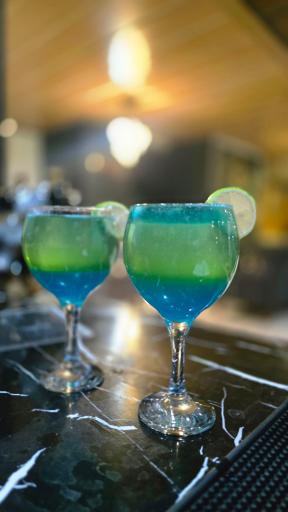 عکس کافه دوپامین