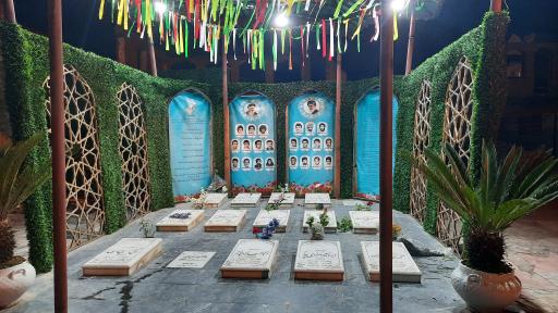 عکس گلزار شهدا امامزاده اشرف