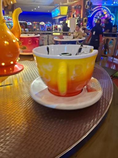 عکس شهربازی سرزمین عجایب