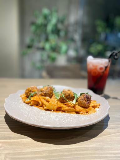 عکس آشپزخانه ایتالیایی پاستا لئون