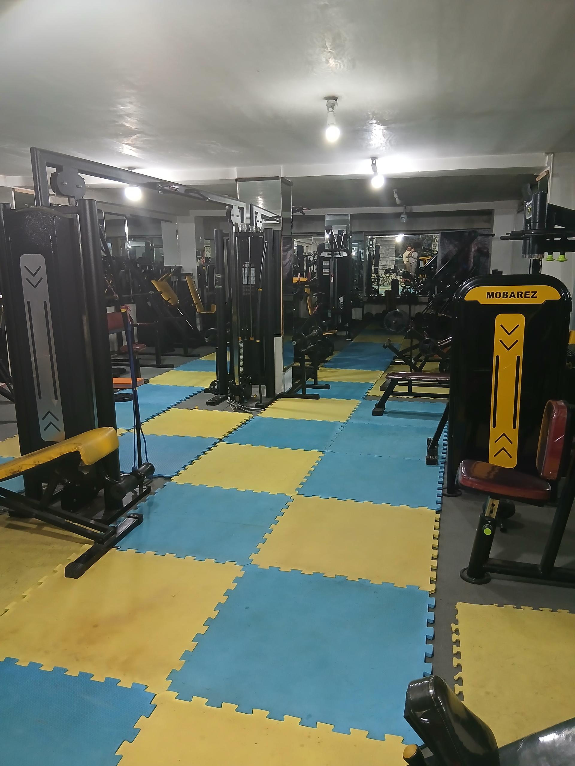 عکس باشگاه بدنسازی سوپراستار